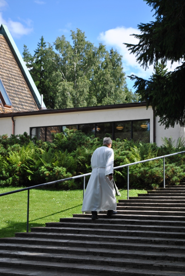 honkanummen_hautausmaa_pappi