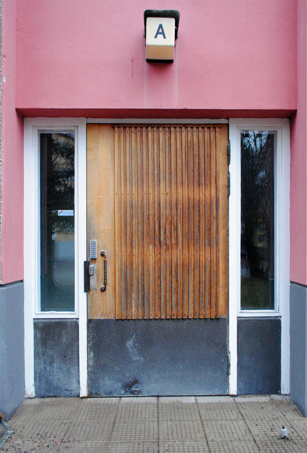 kannelmaki-kerrostalo-ovi