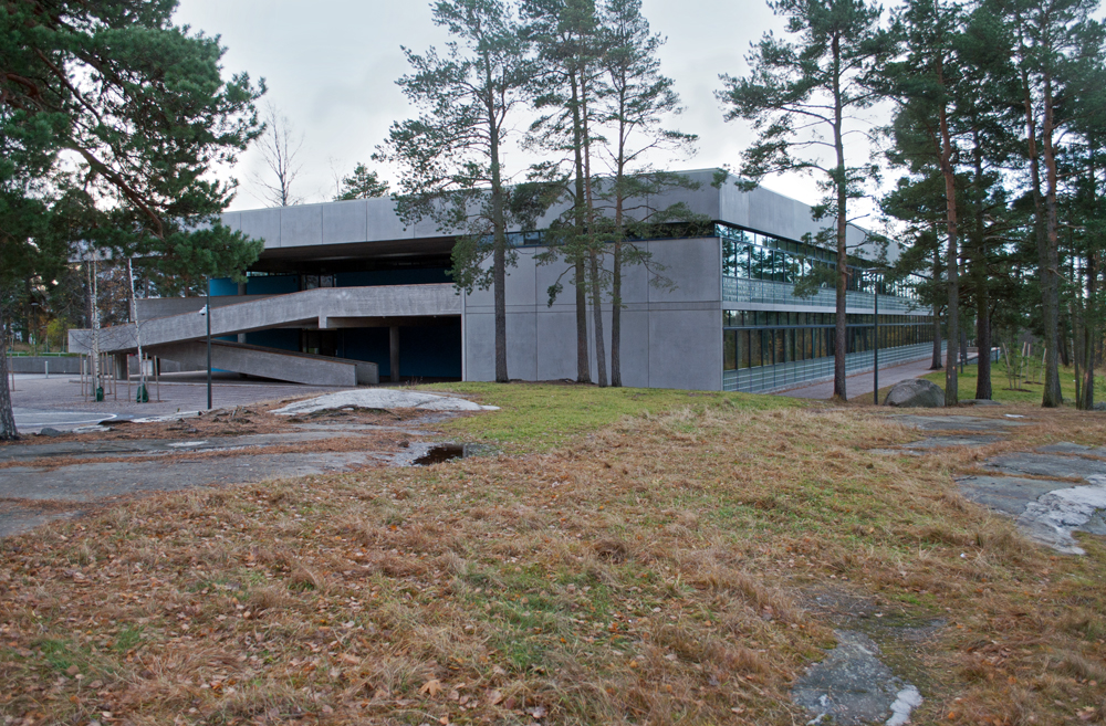 Roihuvuoren koulu_maasto.jpg