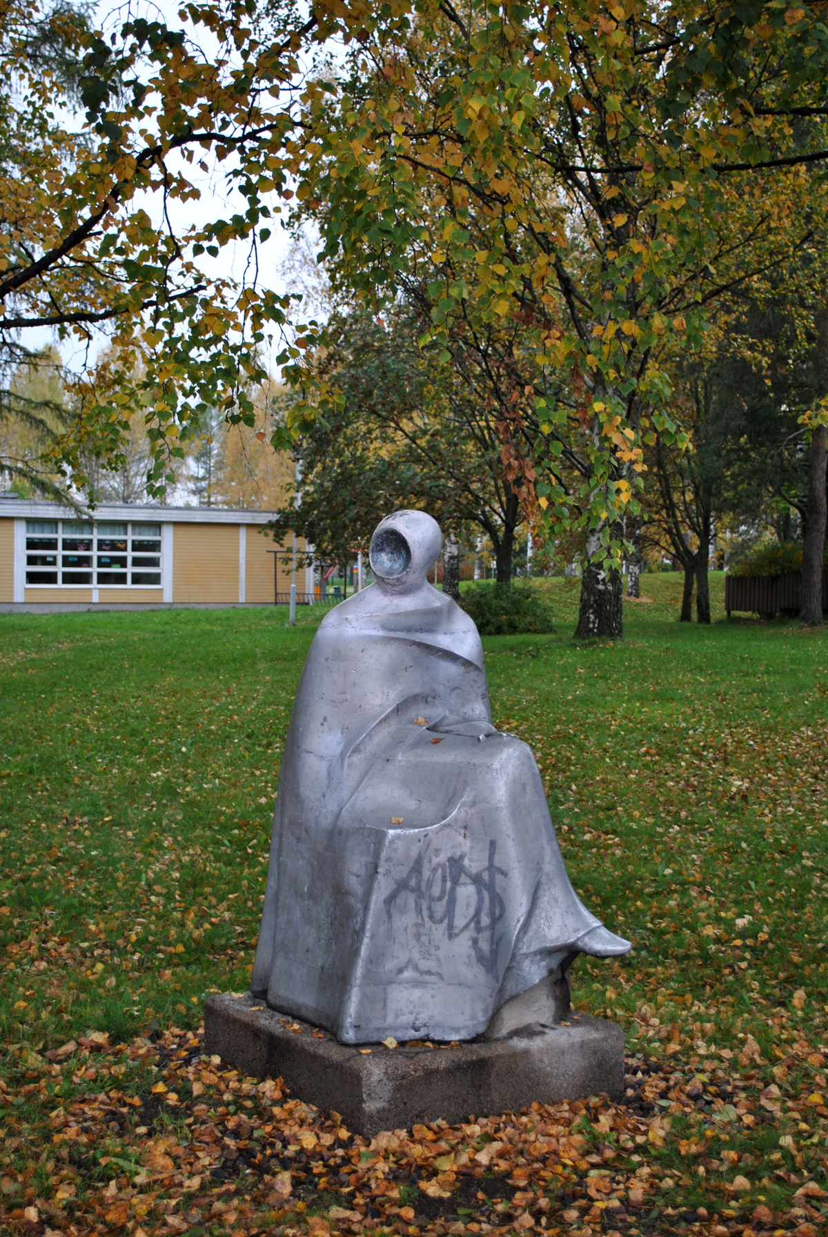 Kasvoton nainen Siltamäessä