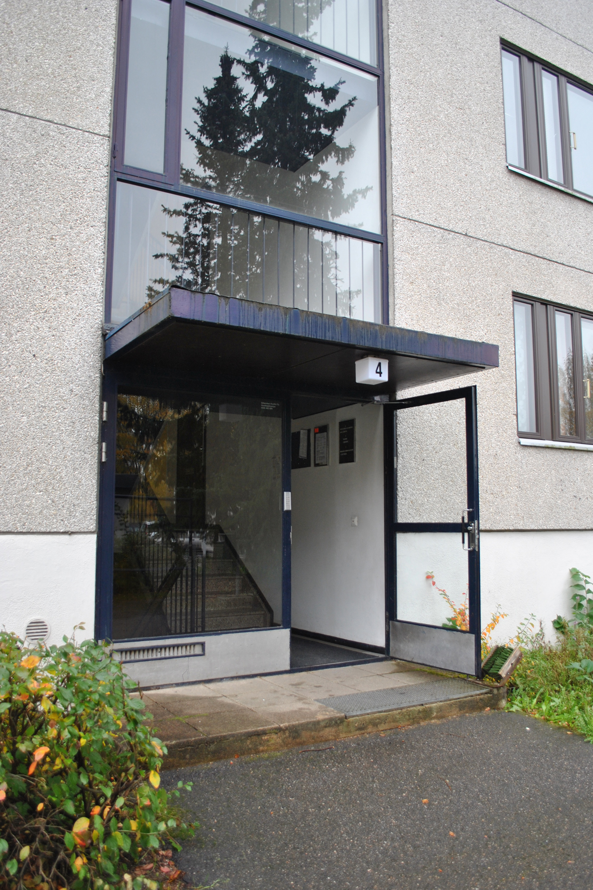 Sisäänkäynti kerrostalo