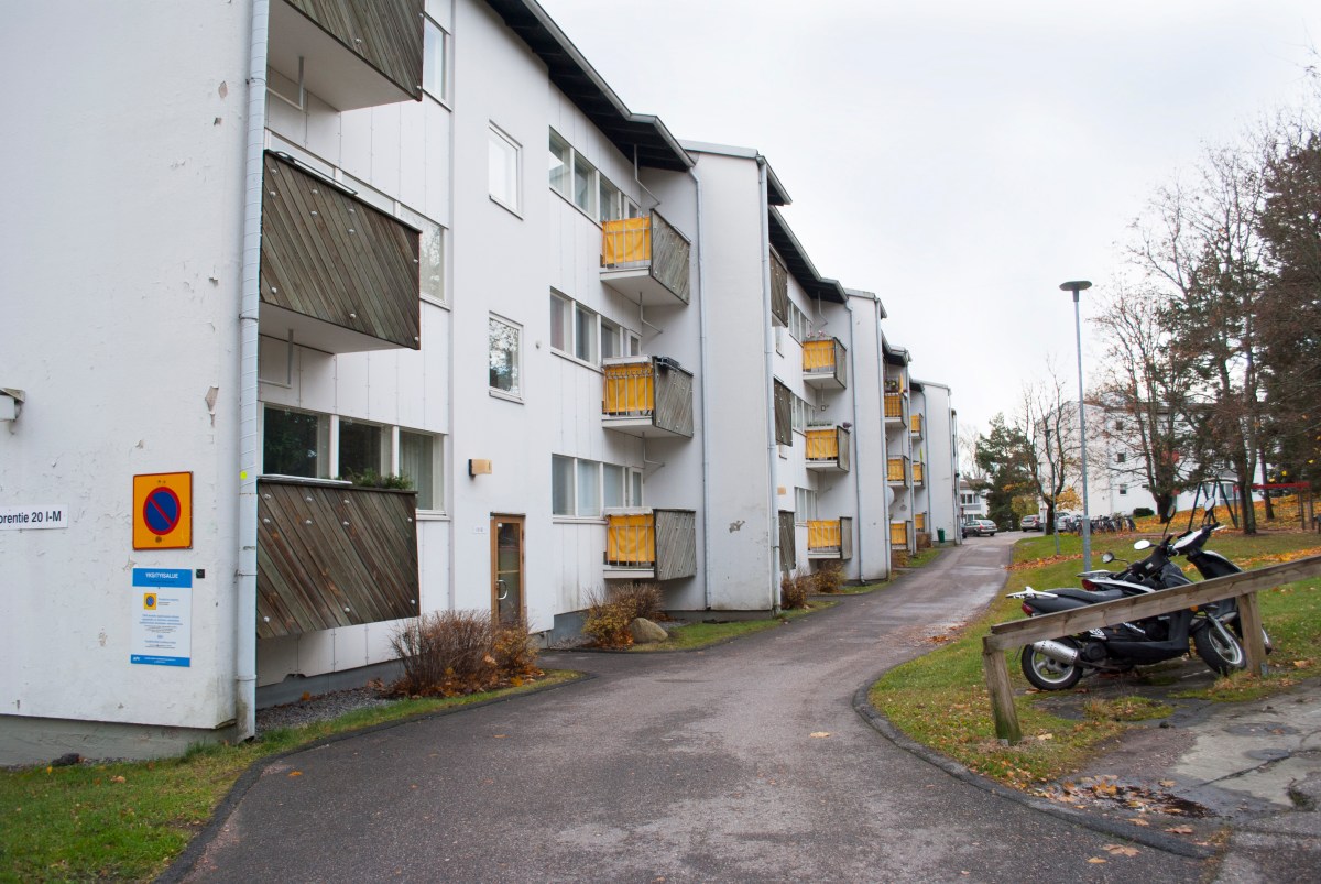 Kerrostaloja Roihuvuoressa.jpg