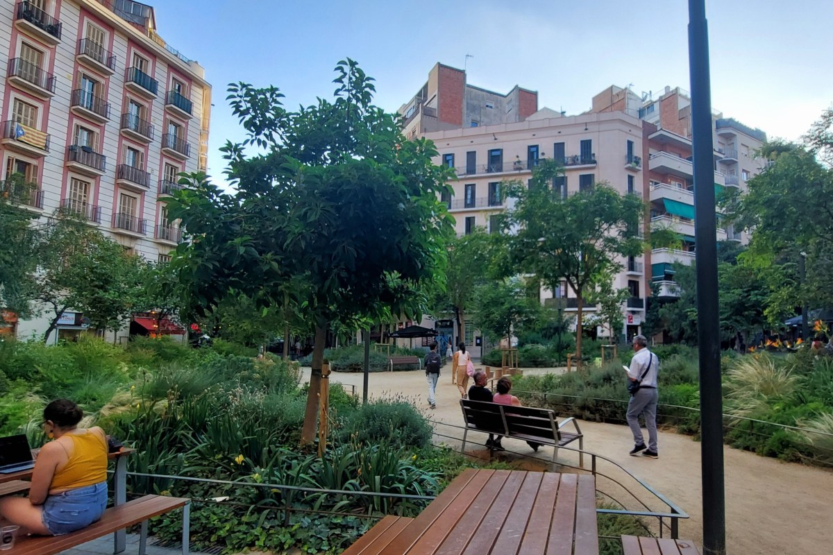 Vehreä aukio Barcelonassa